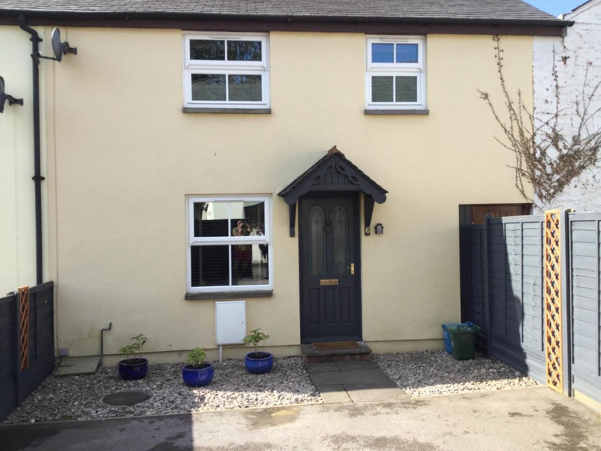 6 Beili Priory Apartamento Abergavenny Exterior foto