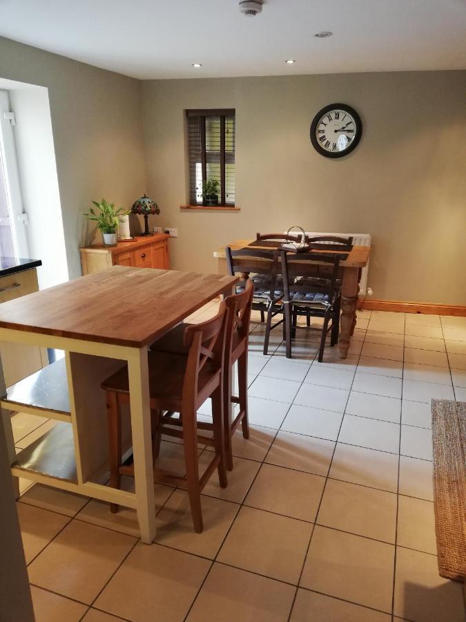 6 Beili Priory Apartamento Abergavenny Exterior foto