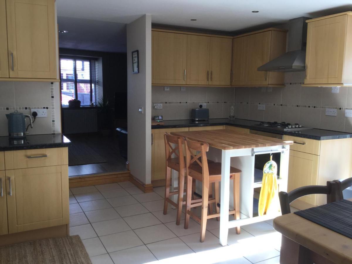 6 Beili Priory Apartamento Abergavenny Exterior foto