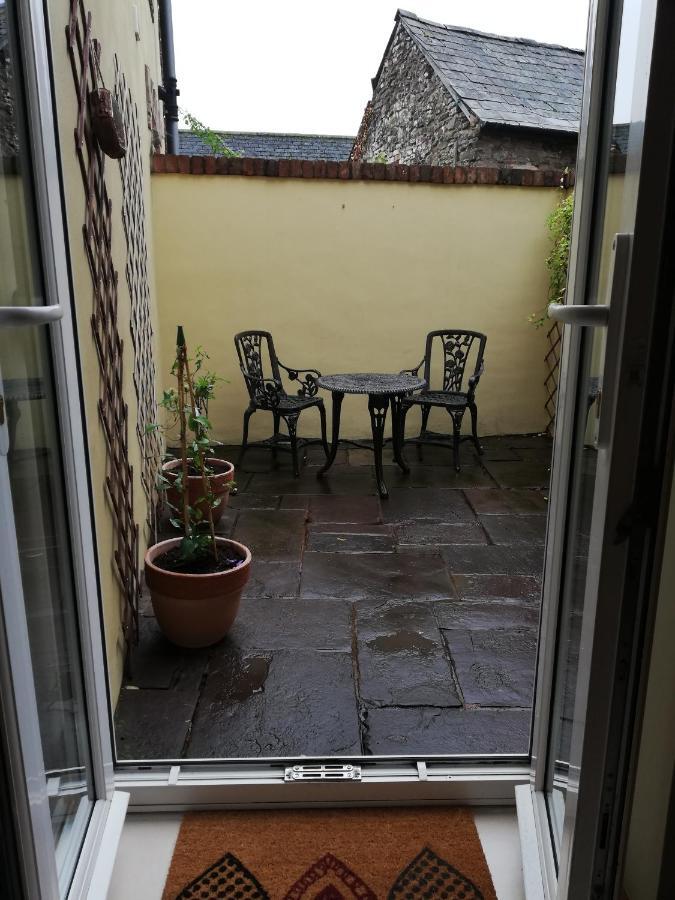 6 Beili Priory Apartamento Abergavenny Exterior foto